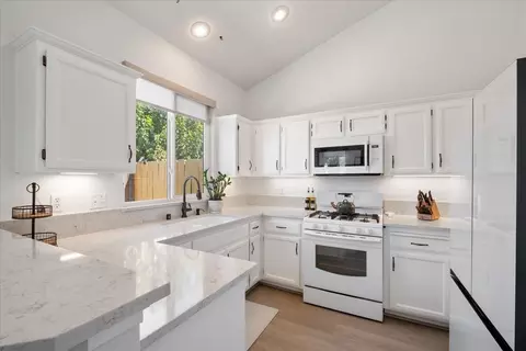 Kitchen - 173 Cornstone Way, Manteca, CA 95336 photo 1 of 3