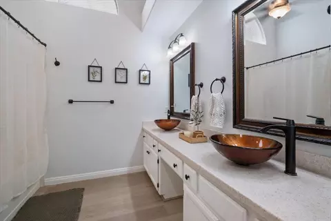 Bath - 173 Cornstone Way, Manteca, CA 95336 photo 1 of 4
