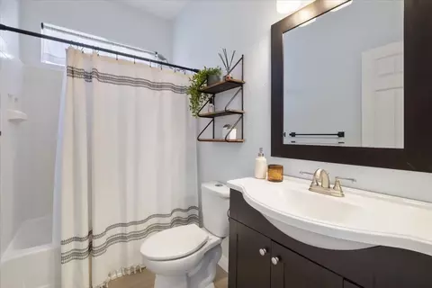 Bath - 173 Cornstone Way, Manteca, CA 95336 photo 4 of 4