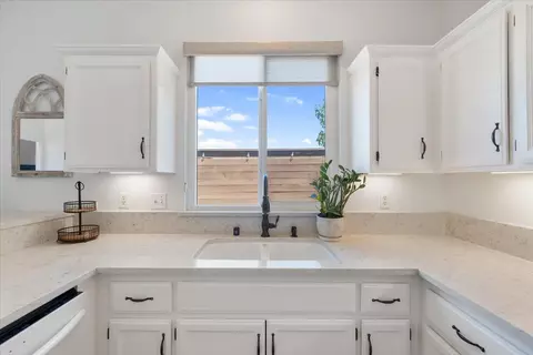 Kitchen - 173 Cornstone Way, Manteca, CA 95336 photo 2 of 3