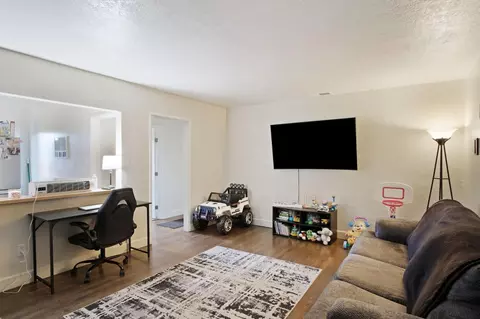 708 Burke Ave, Modesto, CA 95350 photo 9