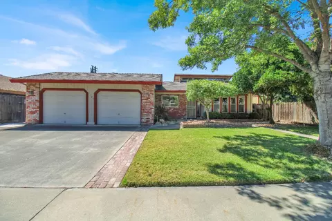 1429 Kingfield Dr, Modesto, CA 95350 photo 2