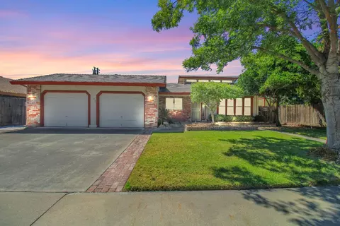 1429 Kingfield Dr, Modesto, CA 95350 photo 1