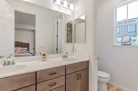 Bath - 6384 Paysar Ln, Gilroy, CA 95020 photo 2 of 3