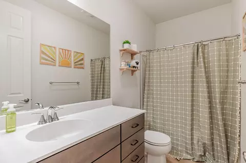 Bath - 6384 Paysar Ln, Gilroy, CA 95020 photo 1 of 3