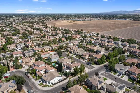 View/Area - 2905 Funston Ct, Tracy, CA 95377 photo 6 of 12