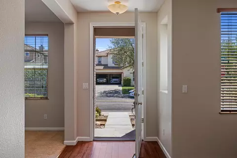 Entry Way - 2905 Funston Ct, Tracy, CA 95377 photo 2 of 10