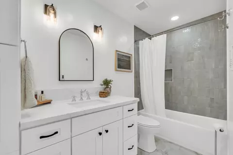 Bath - 1268 8th Ave, Sacramento, CA 95818 photo 2 of 6