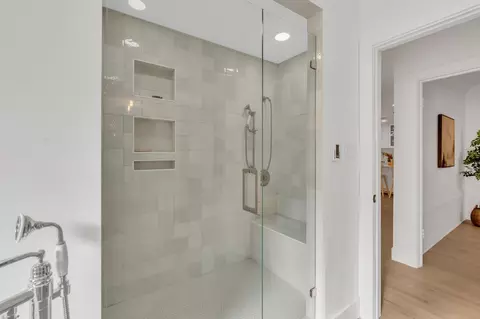 Bath - 1268 8th Ave, Sacramento, CA 95818 photo 5 of 6