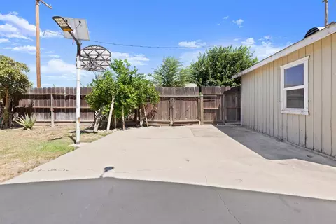 Exterior - 2100 3rd St, Hughson, CA 95326 photo 6 of 9