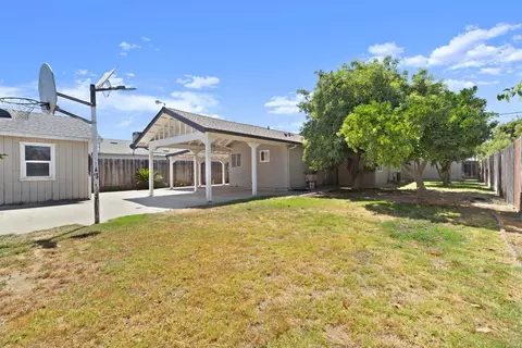 Exterior - 2100 3rd St, Hughson, CA 95326 photo 7 of 9