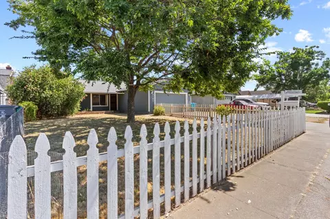 5797 Oakwood Dr, Marysville, CA 95901