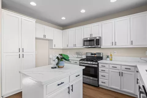Kitchen - 1011 Kennedy Pl, Tracy, CA 95377 photo 3 of 4
