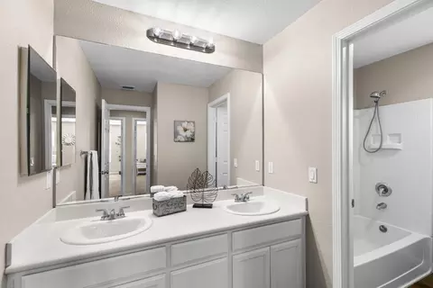 Bath - 1011 Kennedy Pl, Tracy, CA 95377 photo 5 of 5
