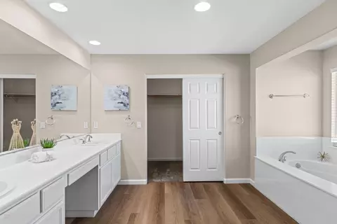 Bath - 1011 Kennedy Pl, Tracy, CA 95377 photo 2 of 5