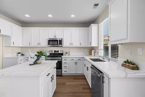 Kitchen - 1011 Kennedy Pl, Tracy, CA 95377 photo 2 of 4