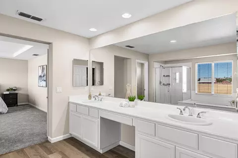Bath - 1011 Kennedy Pl, Tracy, CA 95377 photo 4 of 5