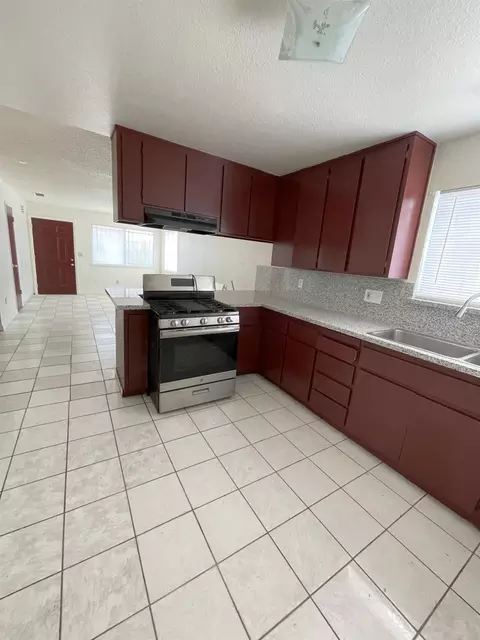 1014 Santa Fe Ave, Modesto, CA 95351 photo 5