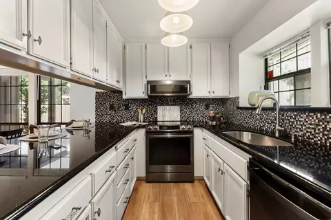 Kitchen - 3928 Park Circle Ln #C, Carmichael, CA 95608 photo 4 of 7