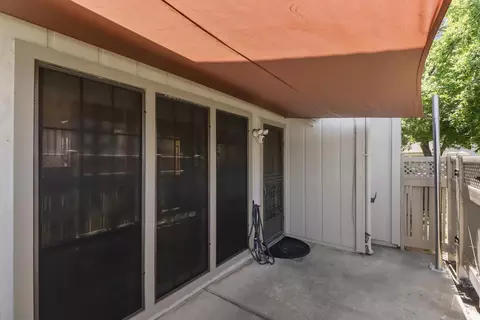 Exterior - 3928 Park Circle Ln #C, Carmichael, CA 95608 photo 6 of 17