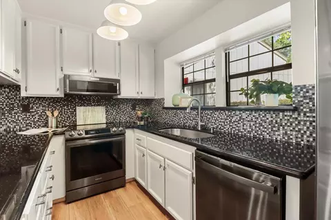 Kitchen - 3928 Park Circle Ln #C, Carmichael, CA 95608 photo 3 of 7