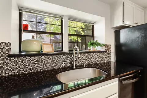 Kitchen - 3928 Park Circle Ln #C, Carmichael, CA 95608 photo 5 of 7