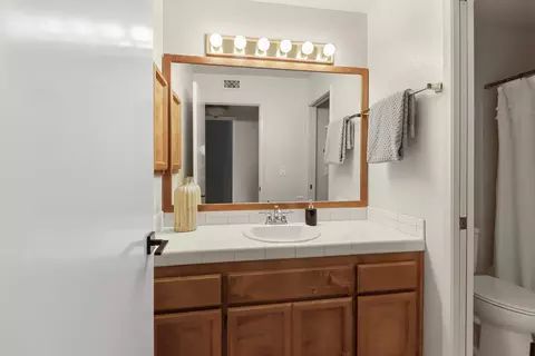Bath - 3928 Park Circle Ln #C, Carmichael, CA 95608 photo 1 of 4