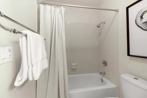 Bath - 3928 Park Circle Ln #C, Carmichael, CA 95608 photo 4 of 4