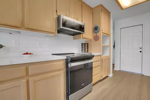 Kitchen - 481 Hedstrom Rd, Turlock, CA 95382 photo 3 of 5