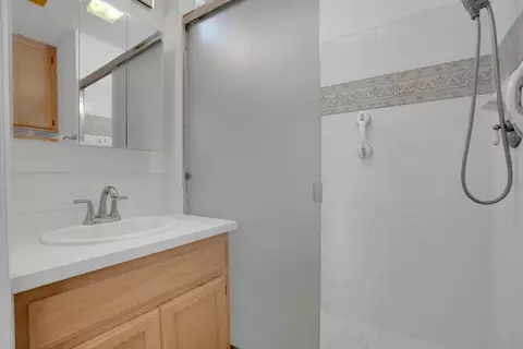 Bath - 481 Hedstrom Rd, Turlock, CA 95382 photo 2 of 2