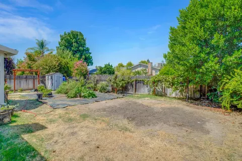 Exterior - 481 Hedstrom Rd, Turlock, CA 95382 photo 3 of 6
