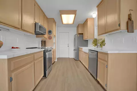 Kitchen - 481 Hedstrom Rd, Turlock, CA 95382 photo 2 of 5
