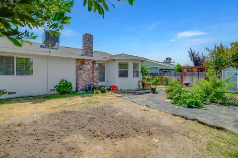 Exterior - 481 Hedstrom Rd, Turlock, CA 95382 photo 4 of 6