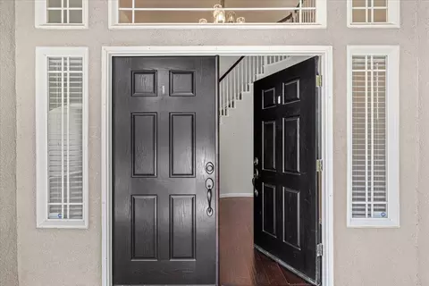 Entry Way - 3632 Northern Dancer Dr, Modesto, CA 95355 photo 2 of 7