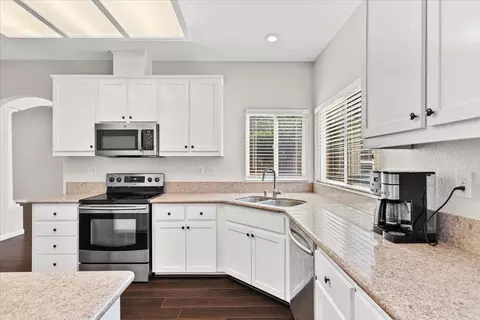 Kitchen - 3632 Northern Dancer Dr, Modesto, CA 95355 photo 4 of 7