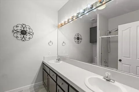 Bath - 3632 Northern Dancer Dr, Modesto, CA 95355 photo 4 of 4