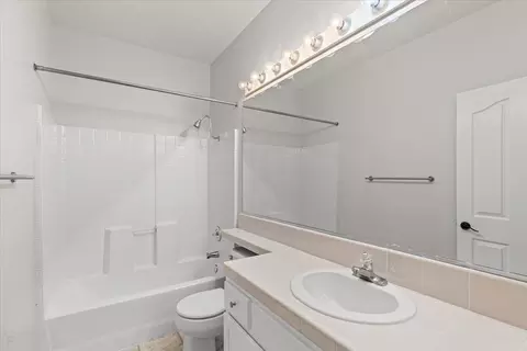 Bath - 3632 Northern Dancer Dr, Modesto, CA 95355 photo 3 of 4