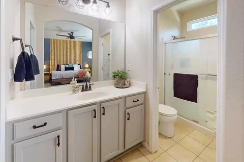Bath - 745 Flyway Ct, Gridley, CA 95948 photo 1 of 2