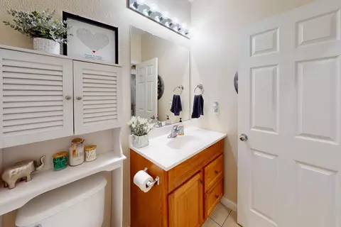 Bath - 745 Flyway Ct, Gridley, CA 95948 photo 2 of 2
