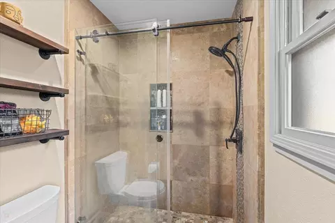Bath - 3213 Lakeshore Ct, Modesto, CA 95355 photo 2 of 5
