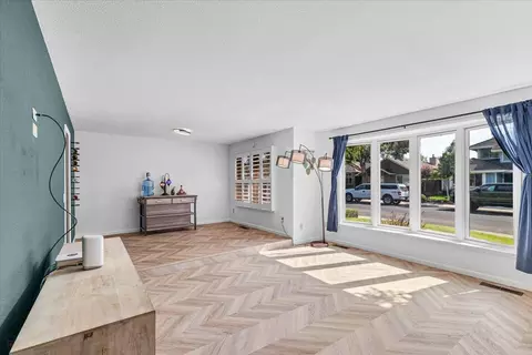Living - 3213 Lakeshore Ct, Modesto, CA 95355 photo 1 of 7