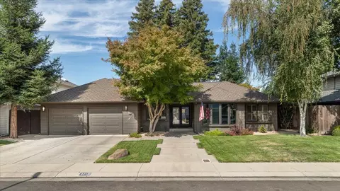 3213 Lakeshore Ct, Modesto, CA 95355