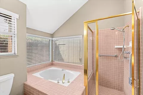 Bath - 3213 Lakeshore Ct, Modesto, CA 95355 photo 5 of 5