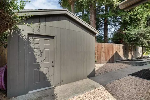 Exterior - 3213 Lakeshore Ct, Modesto, CA 95355 photo 14 of 17