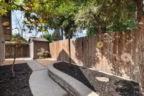 Exterior - 3213 Lakeshore Ct, Modesto, CA 95355 photo 13 of 17