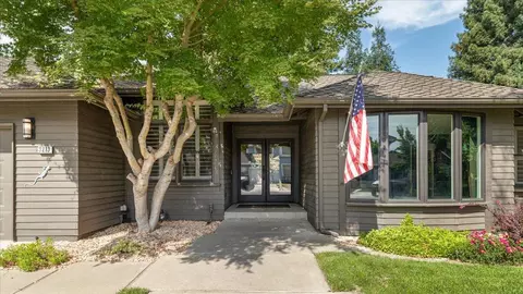 Exterior - 3213 Lakeshore Ct, Modesto, CA 95355 photo 5 of 17