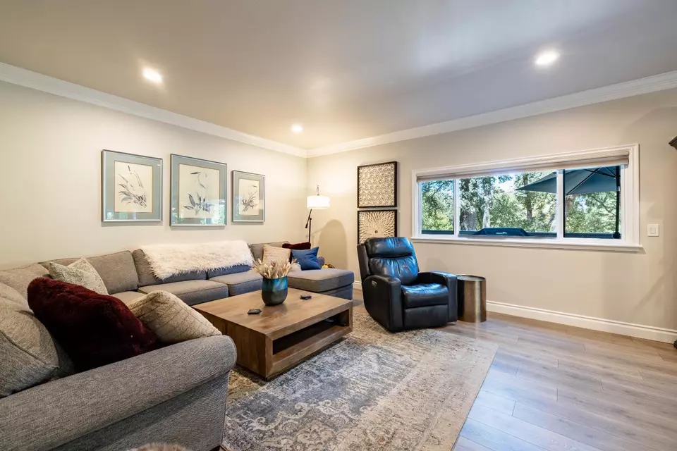 Living - 5312 Tall Oak Ln, Fair Oaks, CA 95628 photo 5 of 6