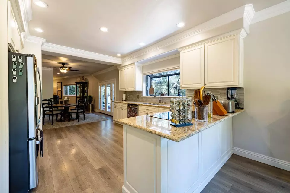 Kitchen - 5312 Tall Oak Ln, Fair Oaks, CA 95628 photo 2 of 5