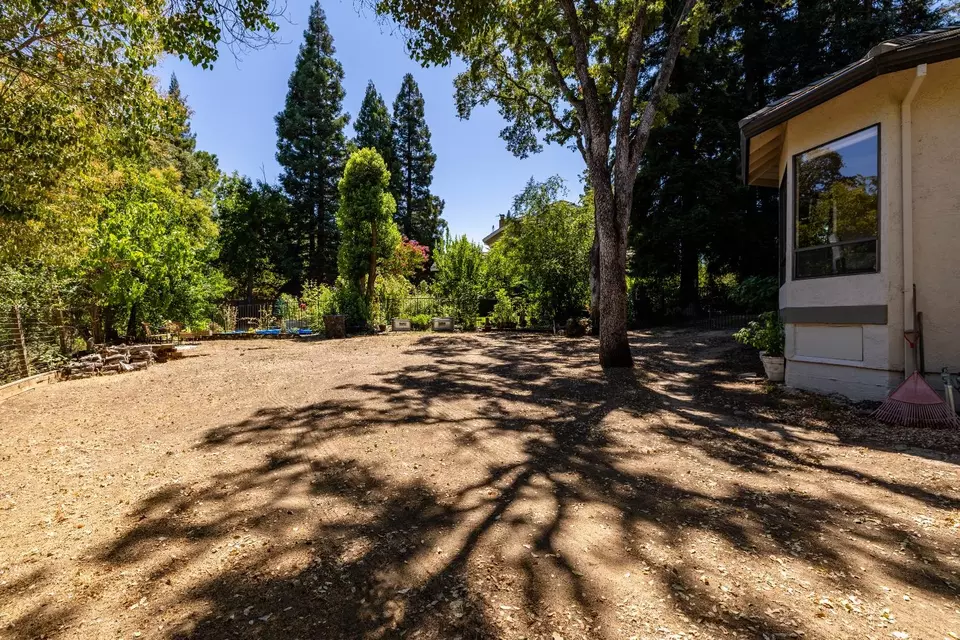 Exterior - 5312 Tall Oak Ln, Fair Oaks, CA 95628 photo 12 of 18