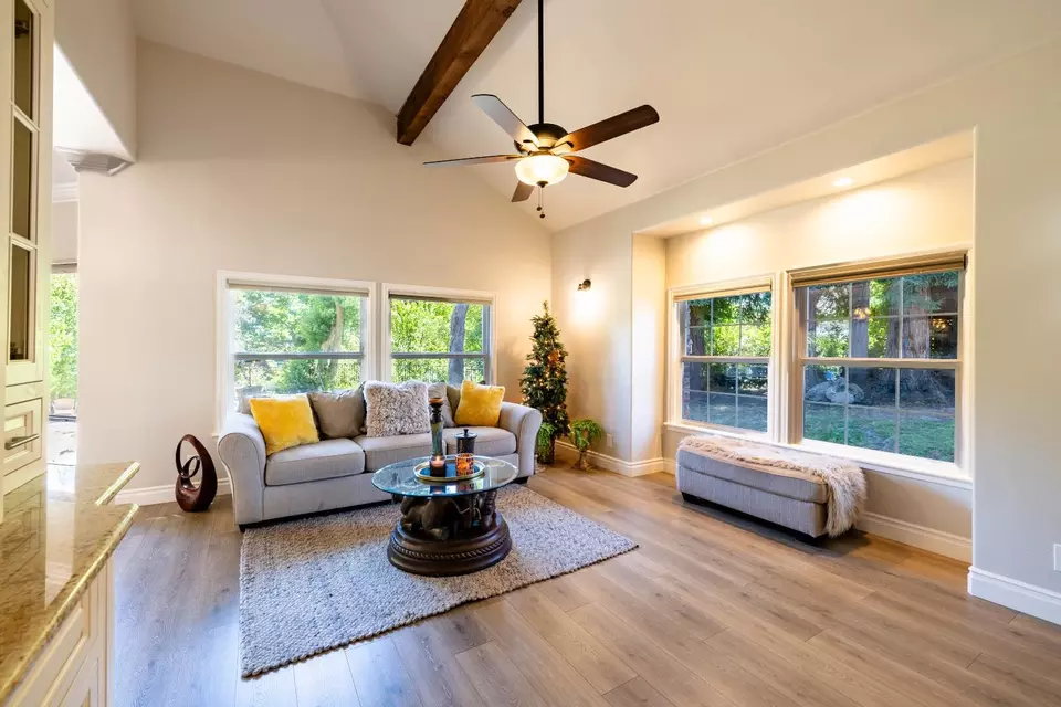 Living - 5312 Tall Oak Ln, Fair Oaks, CA 95628 photo 2 of 6